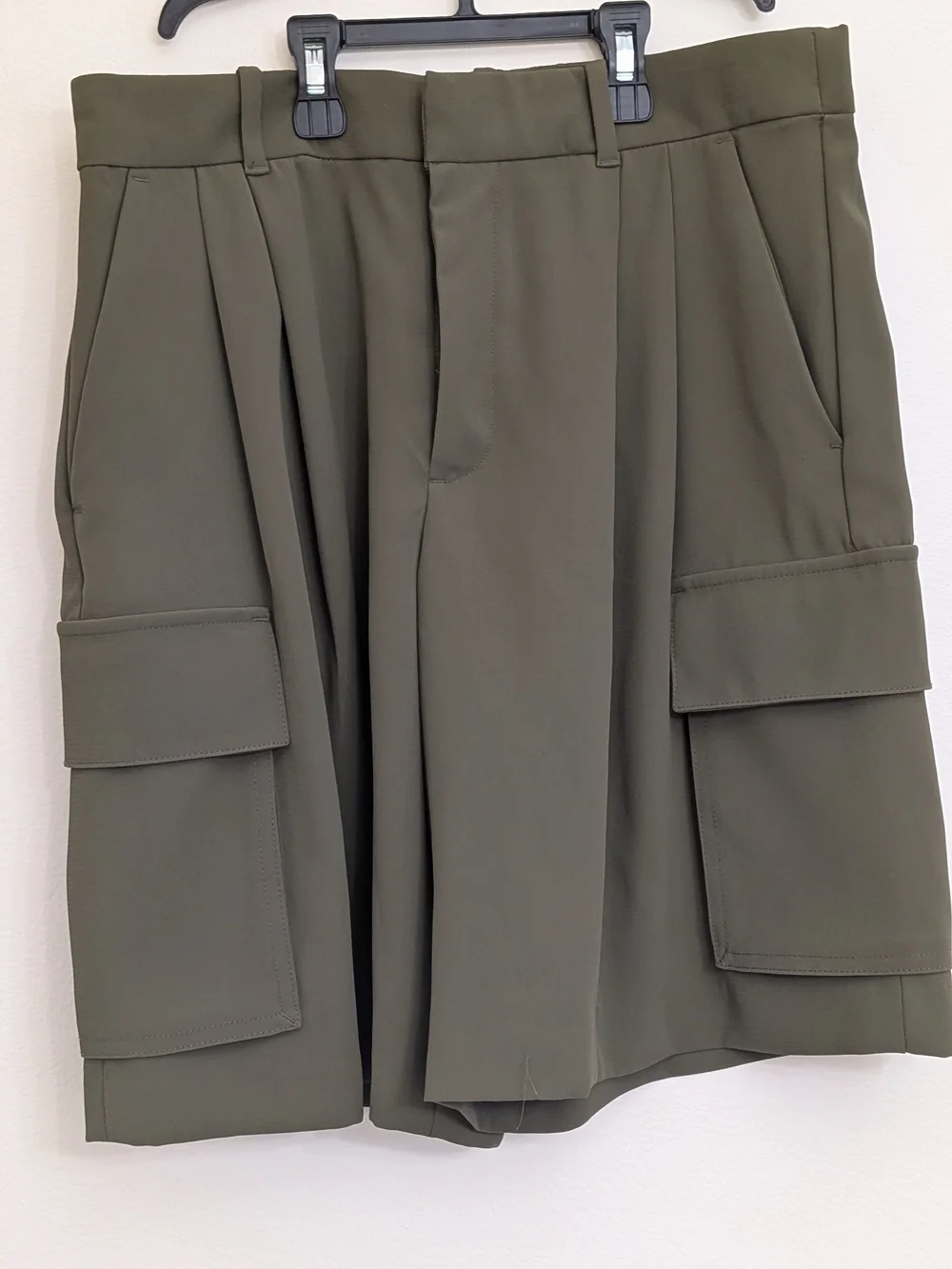 GAP High Rise Twill Pleated Olive Flowy Bermuda Utility Cargo Shorts for Women